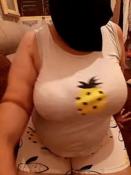 Snapshot of mayakhalyfaa chatting on 13, 9, 2025 mayakhalyfaa online show from 13, 9, 2025