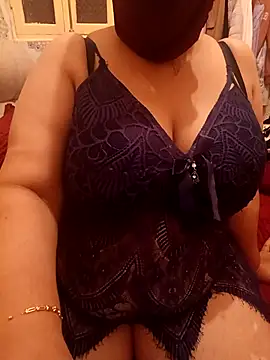 Snapshot of mayakhalyfaa chatting on 5, 10, 2025 mayakhalyfaa online show from 5, 10, 2025