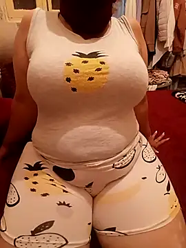 Snapshot of mayakhalyfaa chatting on 8, 10, 2025 mayakhalyfaa online show from 8, 10, 2025