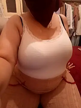 Snapshot of mayakhalyfaa chatting on 13, 10, 2025 mayakhalyfaa online show from 13, 10, 2025