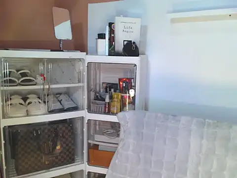 Snapshot of skinny_gracie chatting on 21, 7, 2026 skinny gracie online show from 21, 7, 2026
