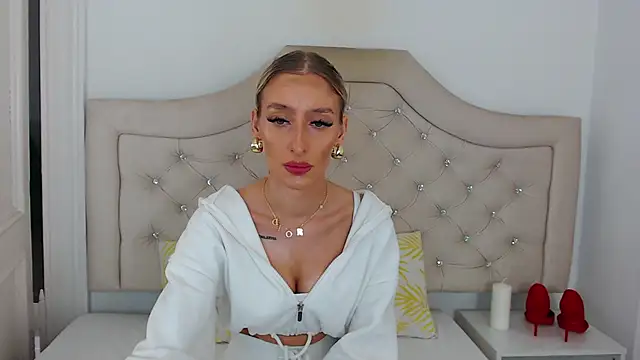 Snapshot of NatalieSensual chatting on 8, 10, 2025 NatalieSensual online show from 8, 10, 2025
