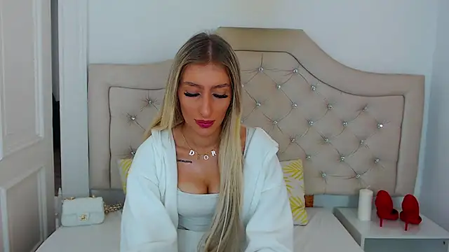 Snapshot of NatalieSensual chatting on 19, 10, 2025 NatalieSensual online show from 19, 10, 2025