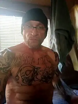 Snapshot of ShawnandDani7074 chatting on 16, 12, 2025 ShawnandDani7074 online show from 16, 12, 2025