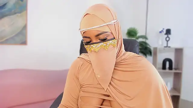 Snapshot of yasmin_elite chatting on 21, 10, 2025 yasmin elite online show from 21, 10, 2025