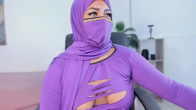 Snapshot of yasmin_elite chatting on 28, 10, 2025 yasmin elite online show from 28, 10, 2025