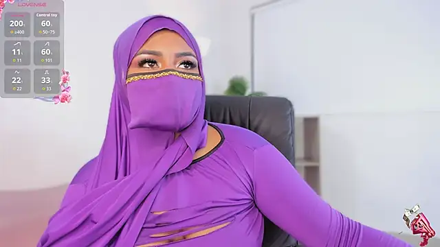 Snapshot of yasmin_elite chatting on 11, 11, 2025 yasmin elite online show from 11, 11, 2025