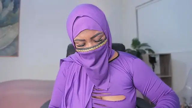 Snapshot of yasmin_elite chatting on 1, 12, 2025 yasmin elite online show from 1, 12, 2025