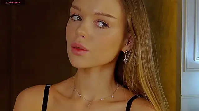 MarilynNova online show from 6, 11, 2025