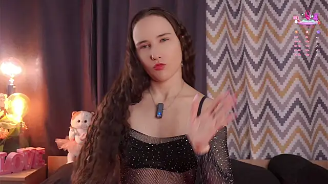 Snapshot of MaudAle chatting on 3, 12, 2025 MaudAle online show from 3, 12, 2025