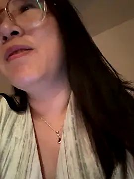 Snapshot of Liqinqin chatting on 5, 10, 2025 Liqinqin online show from 5, 10, 2025