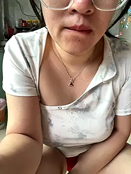 Snapshot of Liqinqin chatting on 15, 10, 2025 Liqinqin online show from 15, 10, 2025