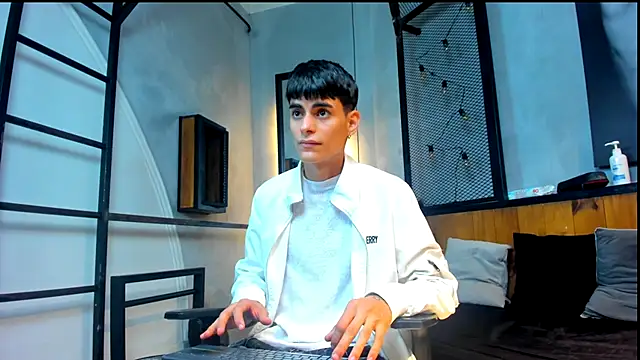 Snapshot of Dani_mc1 chatting on 20, 11, 2025 Dani mc1 online show from 20, 11, 2025