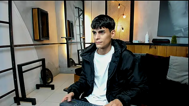 Snapshot of Dani_mc1 chatting on 22, 11, 2025 Dani mc1 online show from 22, 11, 2025