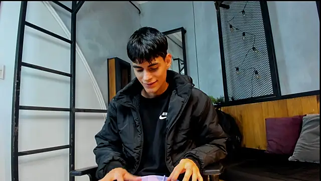 Snapshot of Dani_mc1 chatting on 28, 11, 2025 Dani mc1 online show from 28, 11, 2025