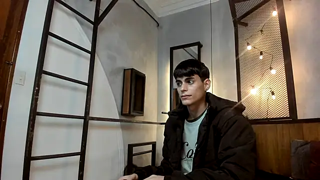 Snapshot of Dani_mc1 chatting on 2, 12, 2025 Dani mc1 online show from 2, 12, 2025