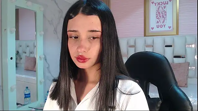 Snapshot of allyssa_bellini_s chatting on 6, 10, 2025 allyssa bellini s online show from 6, 10, 2025