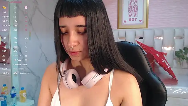 Snapshot of allyssa_bellini_s chatting on 10, 10, 2025 allyssa bellini s online show from 10, 10, 2025