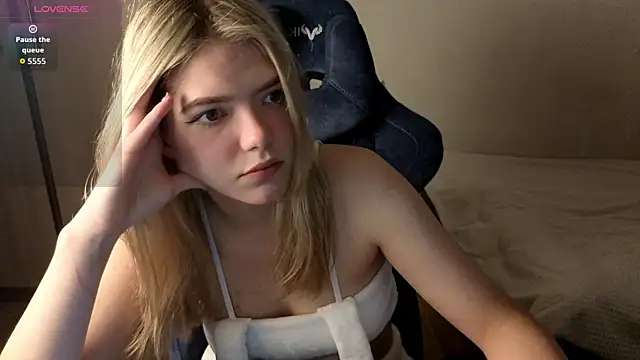 Snapshot of KatanaSVibe chatting on 1, 10, 2025 KatanaSVibe online show from 1, 10, 2025