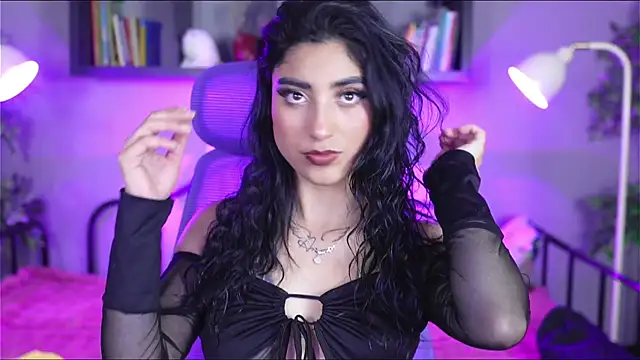 Snapshot of Emma_and_Issac chatting on 18, 10, 2025 Emma and Issac online show from 18, 10, 2025