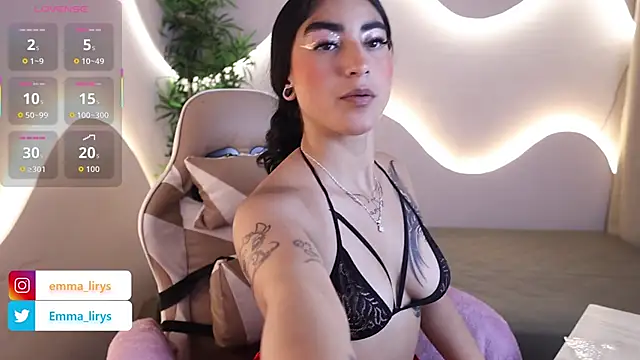 Snapshot of Emma_and_Issac chatting on 12, 11, 2025 Emma and Issac online show from 12, 11, 2025