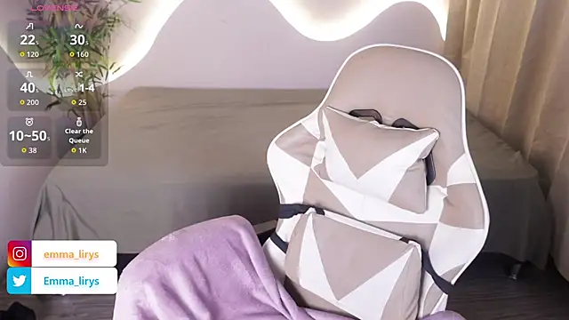 Snapshot of Emma_and_Issac chatting on 21, 11, 2025 Emma and Issac online show from 21, 11, 2025