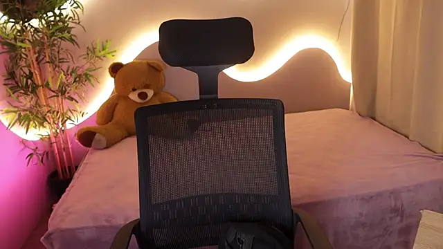 Emma and Issac online show from 9, 4, 2026