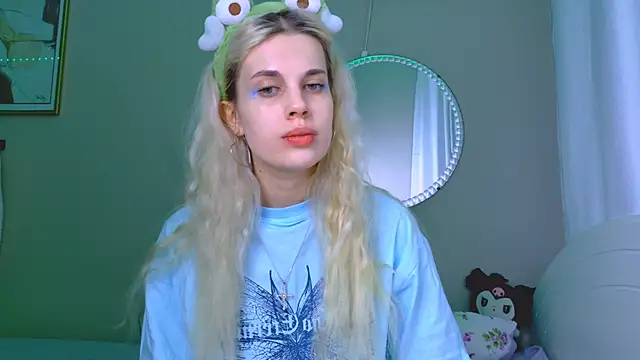 Snapshot of carmen_crybaby chatting on 22, 10, 2025 carmen crybaby online show from 22, 10, 2025