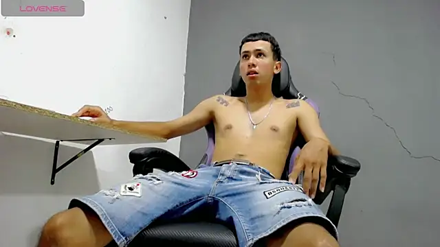 Snapshot of Damien_444 chatting on 5, 4, 2026 Damien 444 online show from 5, 4, 2026