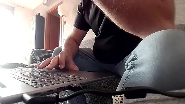 cucciolotto76 online show from 8, 11, 2025