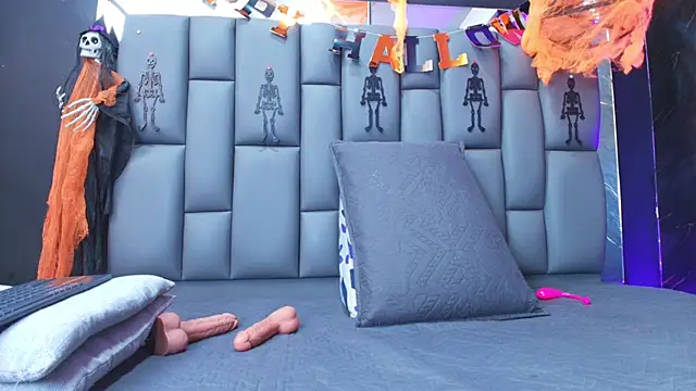 Snapshot of Roxana_gomez chatting on 28, 10, 2025 Roxana gomez online show from 28, 10, 2025