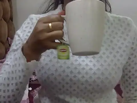 Snapshot of SONIYA_47 chatting on 20, 12, 2025 SONIYA 47 online show from 20, 12, 2025