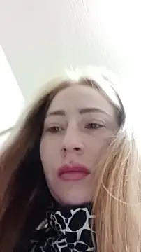 Reina Cummings online show from 4, 12, 2025