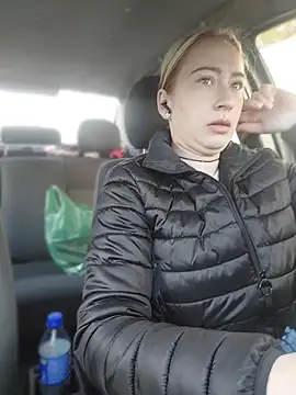 Reina Cummings online show from 16, 4, 2026