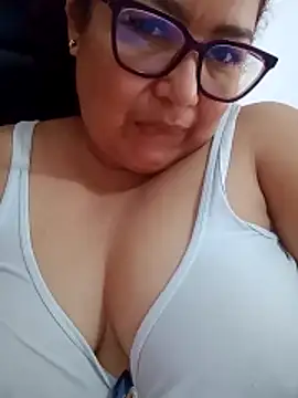 Snapshot of ladytropical1 chatting on 2, 3, 2026 ladytropical1 online show from 2, 3, 2026
