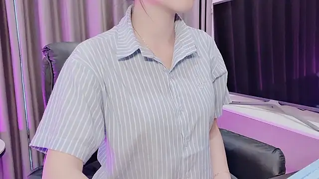 Snapshot of _Dorry_ chatting on 10, 11, 2025 Dorry online show from 10, 11, 2025