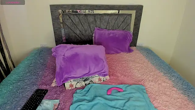 Laurasofia01 online show from 18, 4, 2026