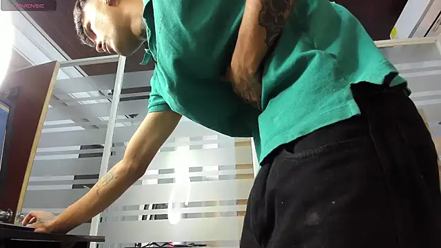 Thiago twink online show from 23, 9, 2025