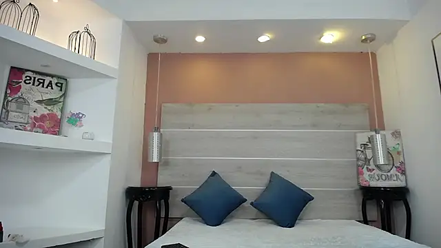 Snapshot of AlexandraCambell chatting on 27, 10, 2025 AlexandraCambell online show from 27, 10, 2025