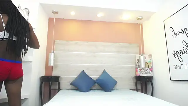 Snapshot of AlexandraCambell chatting on 10, 11, 2025 AlexandraCambell online show from 10, 11, 2025