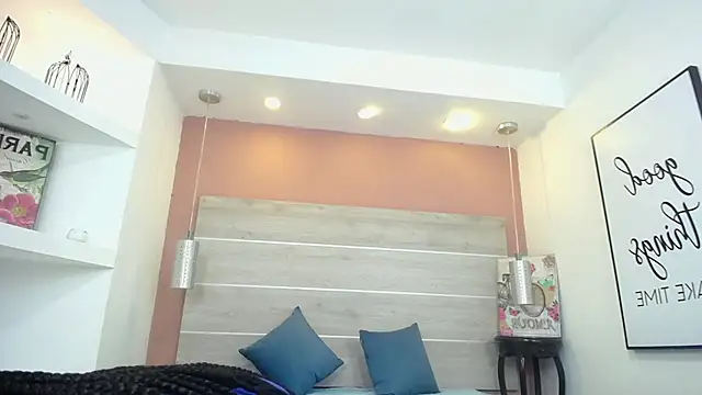 Snapshot of AlexandraCambell chatting on 26, 11, 2025 AlexandraCambell online show from 26, 11, 2025