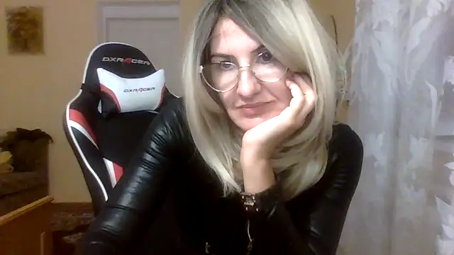 Snapshot of TianaQLove chatting on 19, 9, 2025 TianaQLove online show from 19, 9, 2025