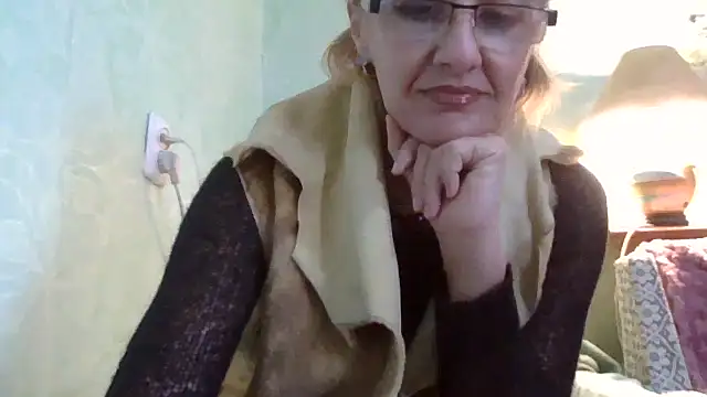 Snapshot of TianaQLove chatting on 4, 10, 2025 TianaQLove online show from 4, 10, 2025