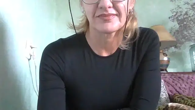 Snapshot of TianaQLove chatting on 11, 10, 2025 TianaQLove online show from 11, 10, 2025