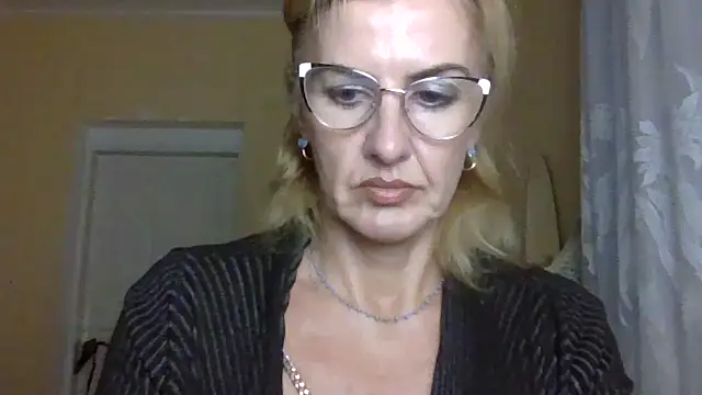 Snapshot of TianaQLove chatting on 20, 10, 2025 TianaQLove online show from 20, 10, 2025