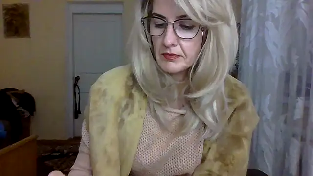 Snapshot of TianaQLove chatting on 24, 10, 2025 TianaQLove online show from 24, 10, 2025