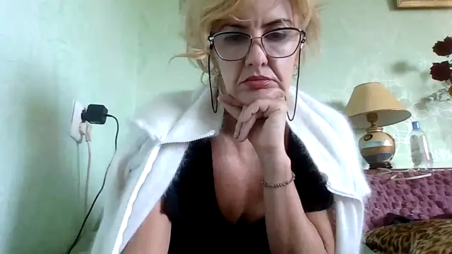 Snapshot of TianaQLove chatting on 1, 11, 2025 TianaQLove online show from 1, 11, 2025