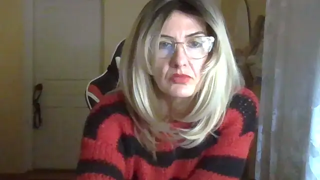 Snapshot of TianaQLove chatting on 12, 11, 2025 TianaQLove online show from 12, 11, 2025