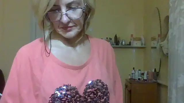 Snapshot of TianaQLove chatting on 20, 11, 2025 TianaQLove online show from 20, 11, 2025