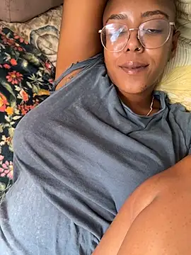 Snapshot of aliasyourfav chatting on 9, 11, 2025 aliasyourfav online show from 9, 11, 2025